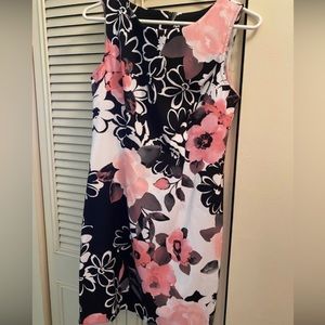 Macy business causal dress. size is between 4-6